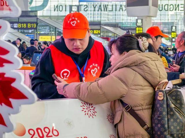 增开118对客车！超大高铁站成都东站迎战春运“尖峰时刻”