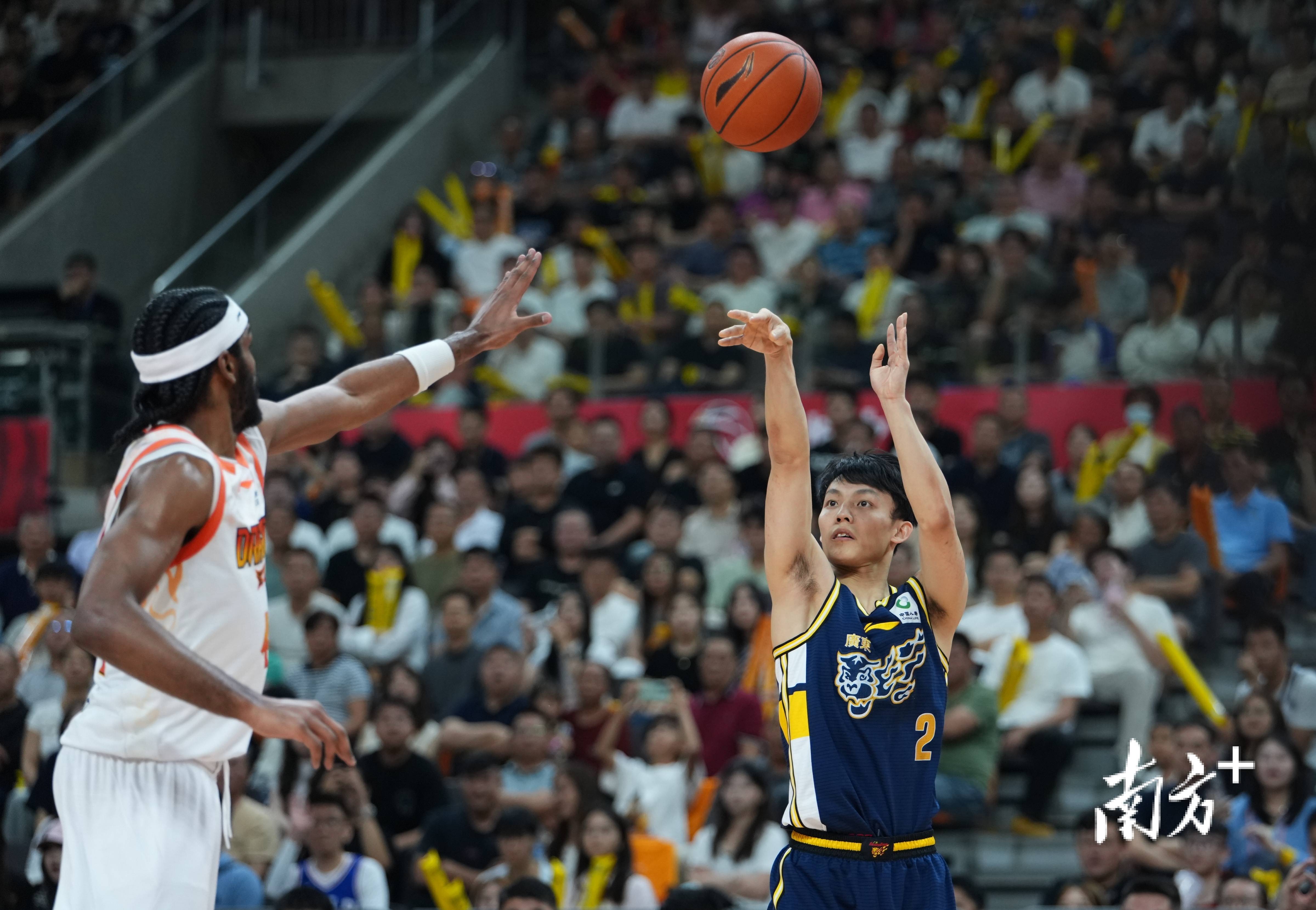 广东宏远主场力克江苏，杜锋呼吁球迷多包容