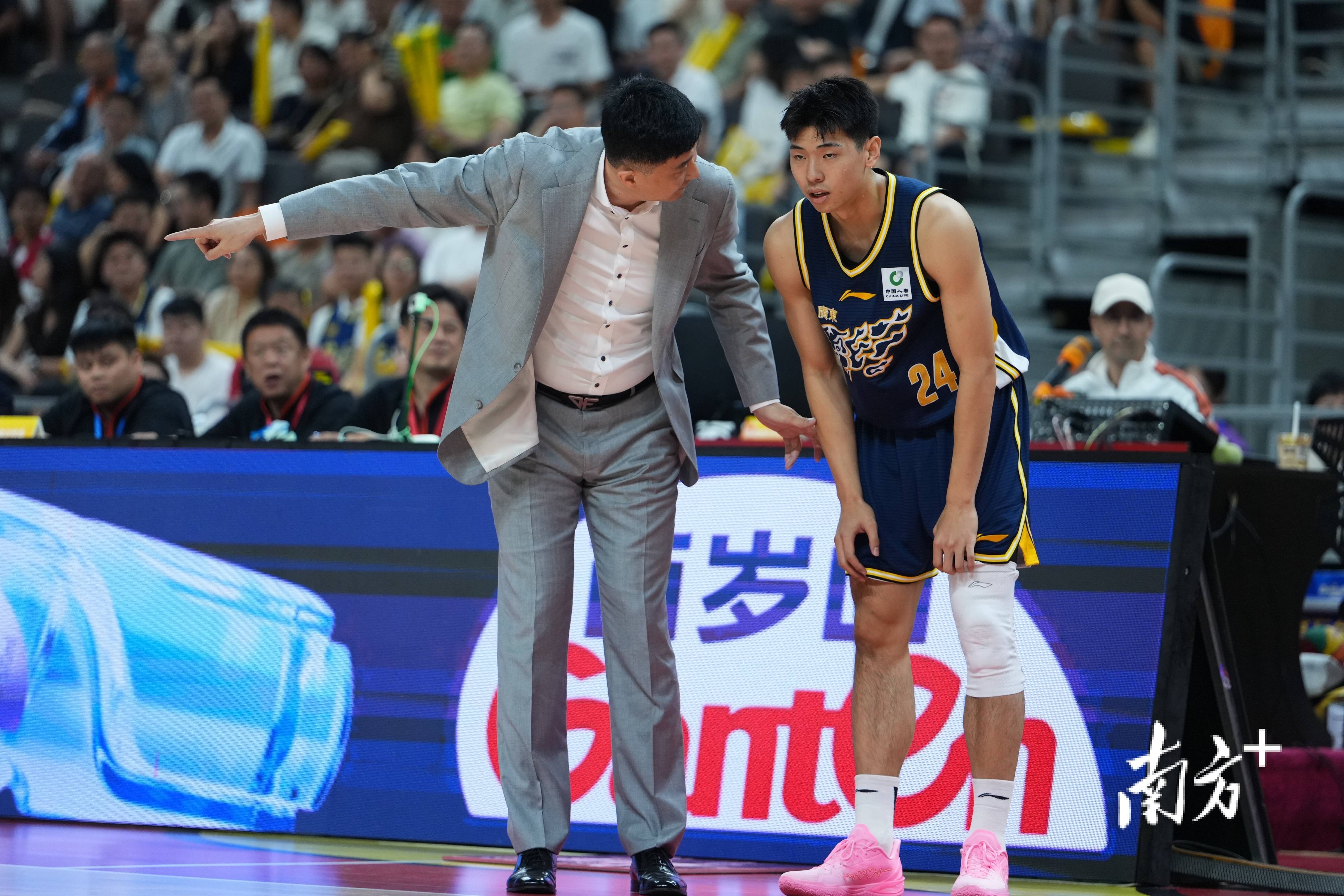 广东宏远主场力克江苏，杜锋呼吁球迷多包容