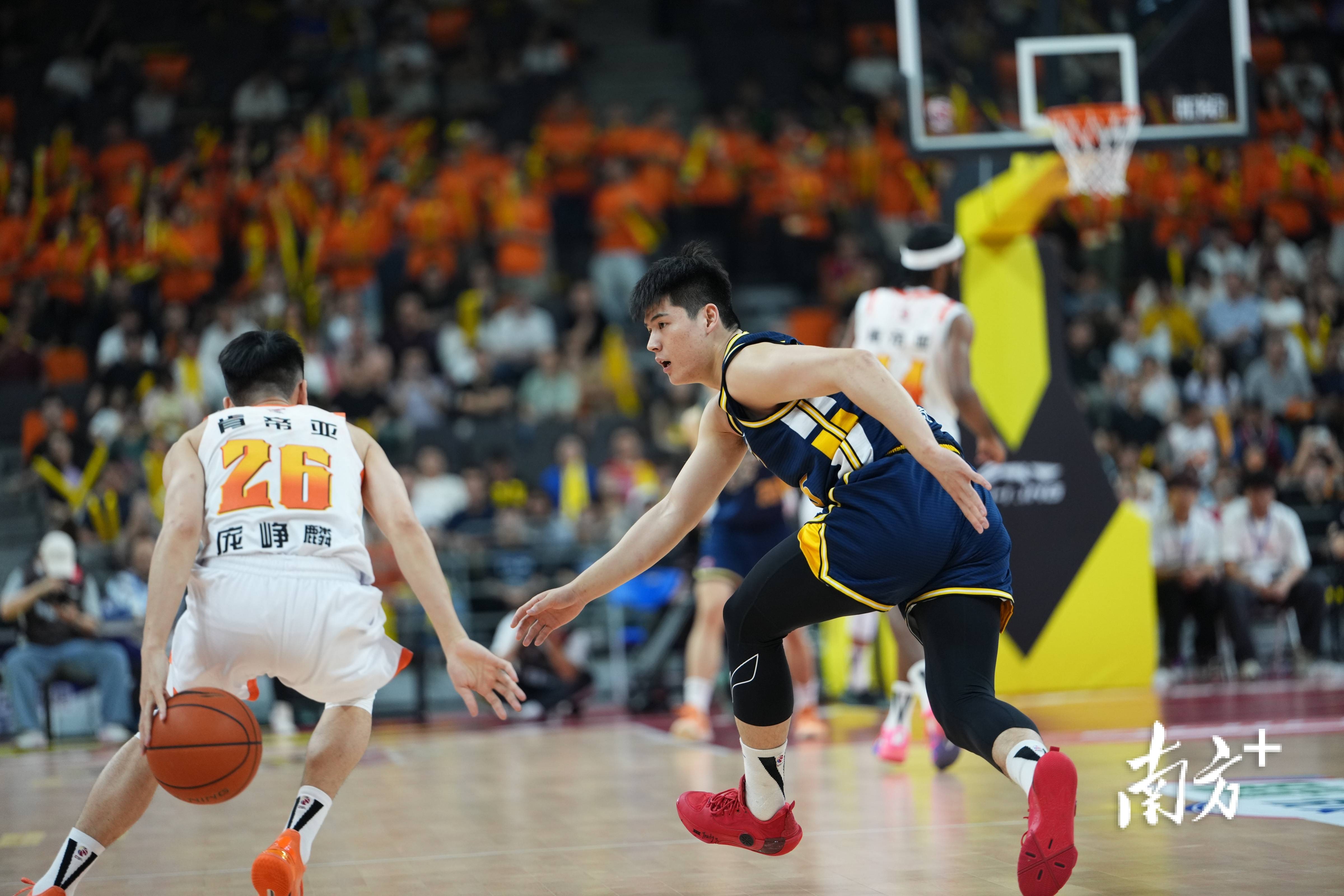 广东宏远主场力克江苏，杜锋呼吁球迷多包容