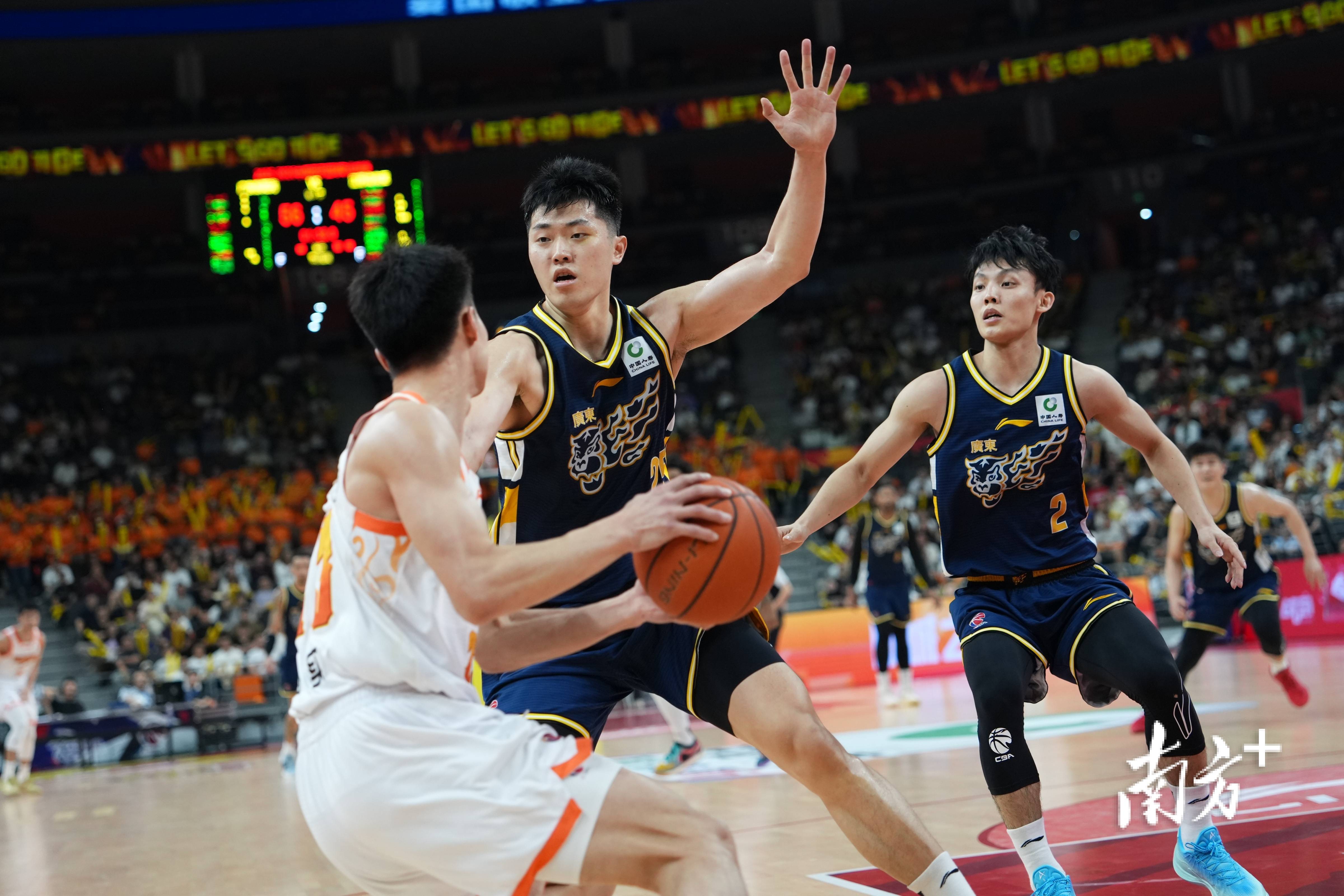 广东宏远主场力克江苏，杜锋呼吁球迷多包容