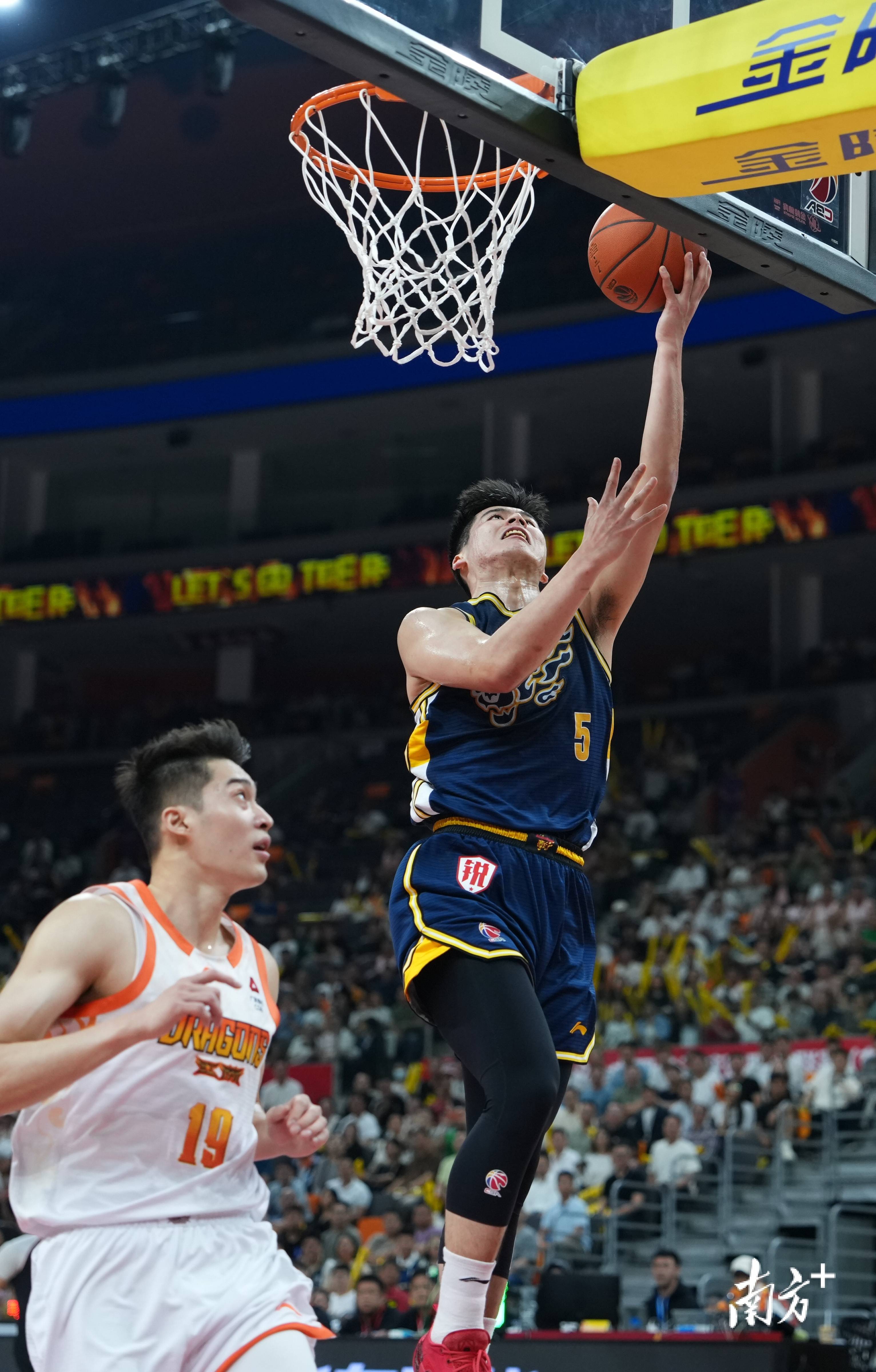 广东宏远主场力克江苏，杜锋呼吁球迷多包容