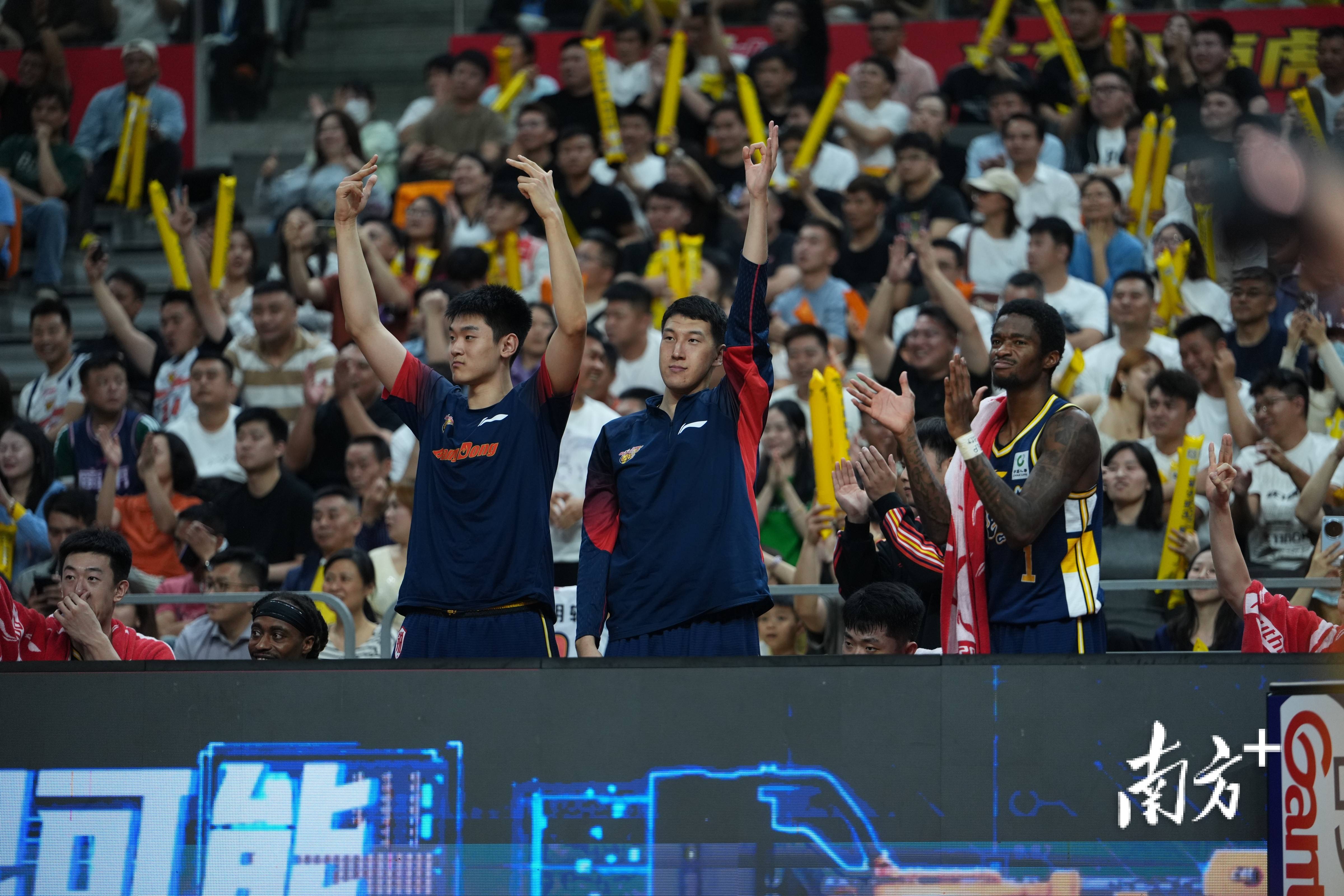 广东宏远主场力克江苏，杜锋呼吁球迷多包容