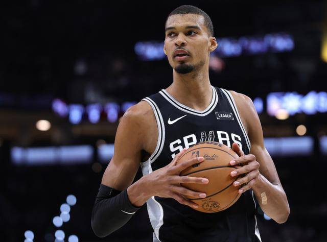 NBA官宣次轮G6裁判组：詹姆斯任刺狼主裁判 扎克任骑塞主裁判